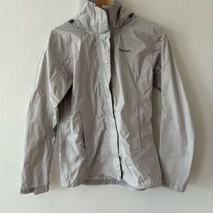 Marmot Light bone colored unlined raincoat - size Medium